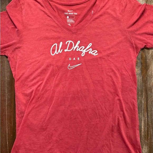 Nike Women’s V-Neck Red Tee with White Logo NWOT - Picture 1 of 3